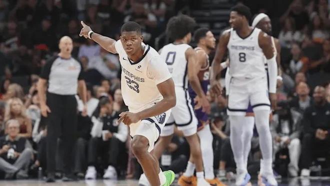 福建队力克灰熊，西亚卡姆状态火热