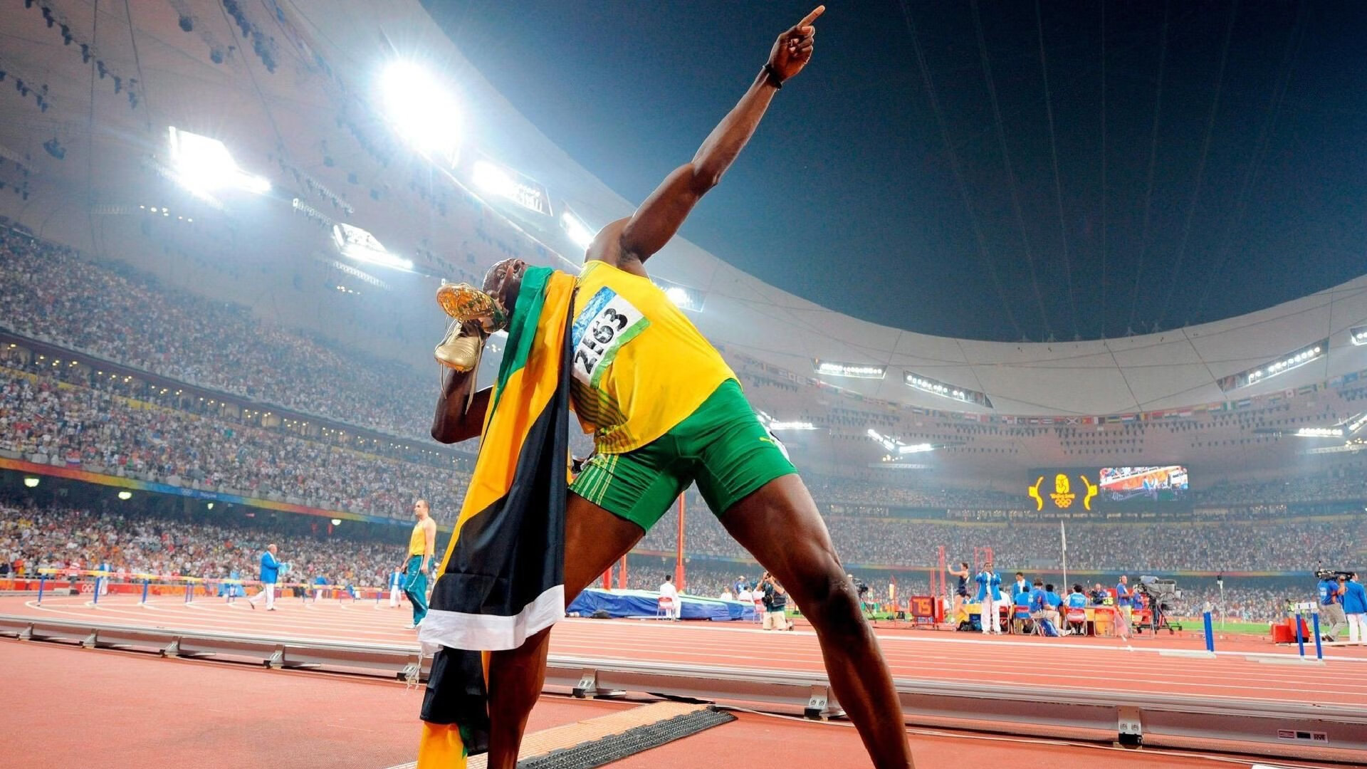 F1街道赛焦点战，当引擎轰鸣遇见特兰加雄狮的咆哮